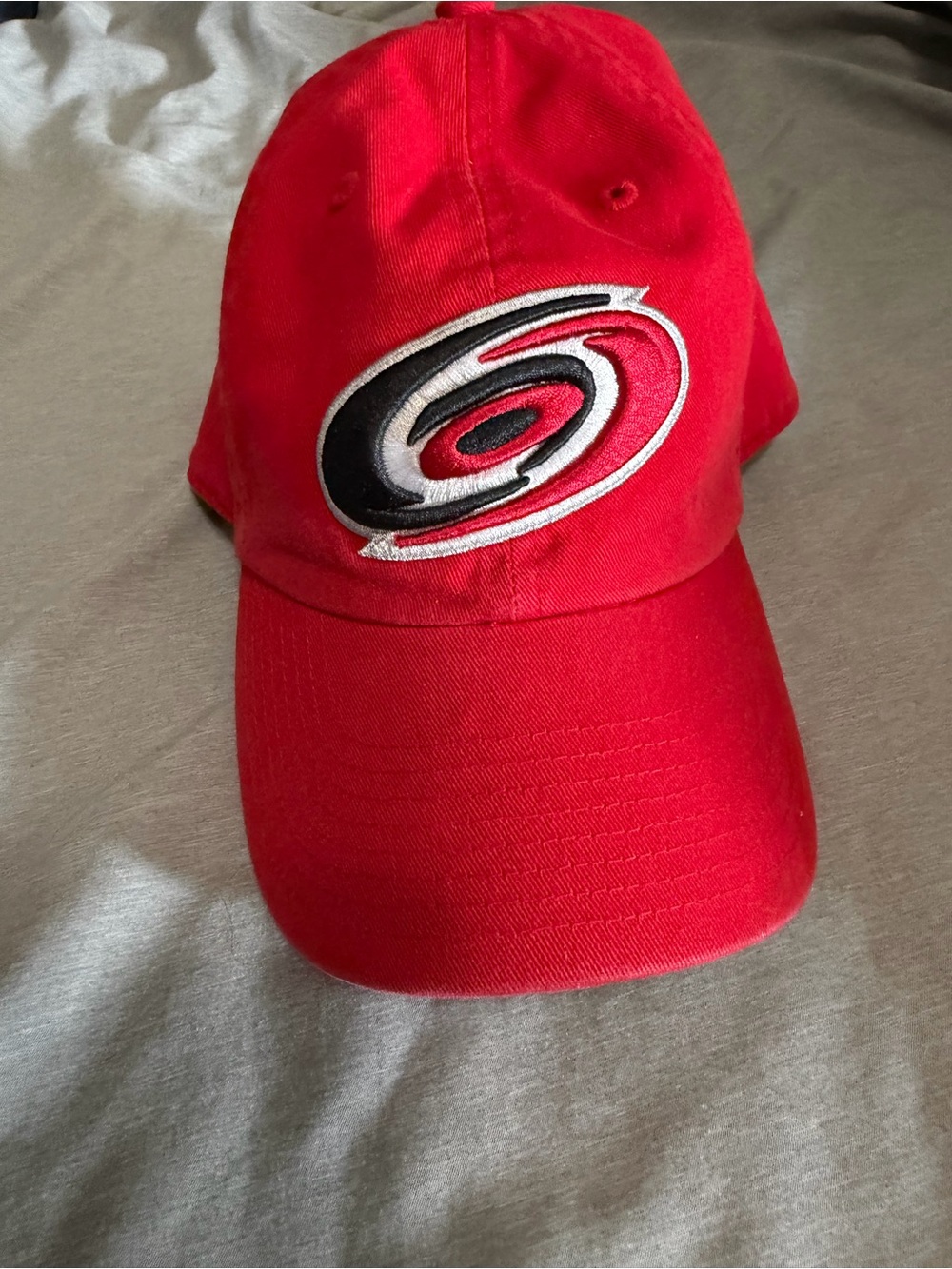Men’s red Carolina Hurricanes NHL hockey hat